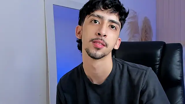 Snapshot of Alezzandro_ chatting on 29, 9, 2025 Alezzandro online show from 29, 9, 2025