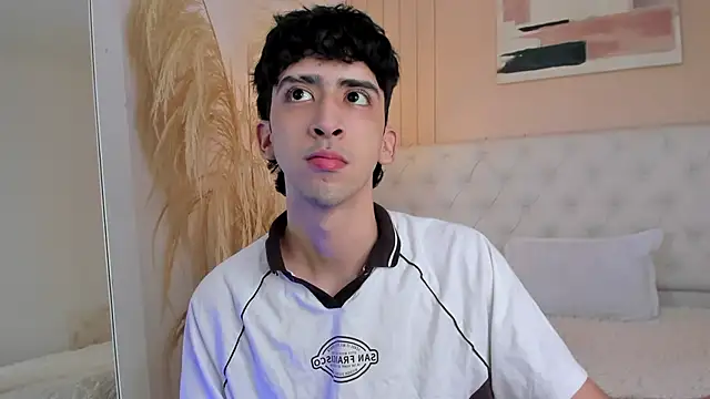 Snapshot of Alezzandro_ chatting on 2, 10, 2025 Alezzandro online show from 2, 10, 2025