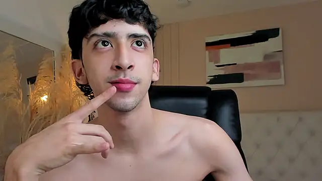 Snapshot of Alezzandro_ chatting on 4, 10, 2025 Alezzandro online show from 4, 10, 2025