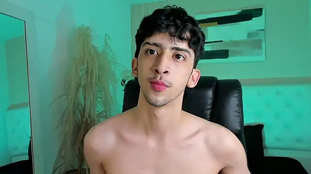 Snapshot of Alezzandro_ chatting on 7, 10, 2025 Alezzandro online show from 7, 10, 2025