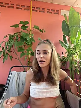 Snapshot of White_Lu chatting on 17, 4, 2026 White Lu online show from 17, 4, 2026