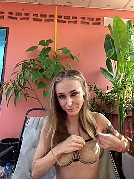 Snapshot of White_Lu chatting on 18, 4, 2026 White Lu online show from 18, 4, 2026