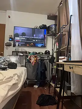 Snapshot of paullliliu chatting on 13, 10, 2025 paullliliu online show from 13, 10, 2025