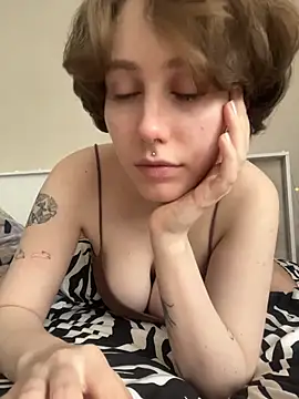 Snapshot of Molli_Luv chatting on 5, 3, 2026 Molli Luv online show from 5, 3, 2026