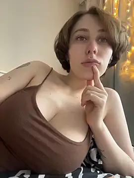 Snapshot of Molli_Luv chatting on 6, 3, 2026 Molli Luv online show from 6, 3, 2026