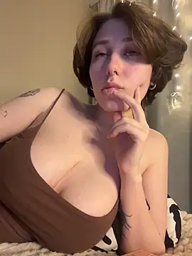 Snapshot of Molli_Luv chatting on 6, 3, 2026 Molli Luv online show from 6, 3, 2026