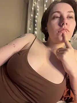 Snapshot of Molli_Luv chatting on 23, 3, 2026 Molli Luv online show from 23, 3, 2026