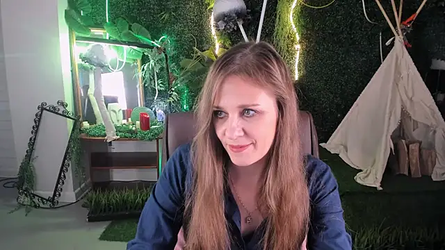 Snapshot of EmiliaBedy chatting on 5, 2, 2025 EmiliaBedy online show from 5, 2, 2025