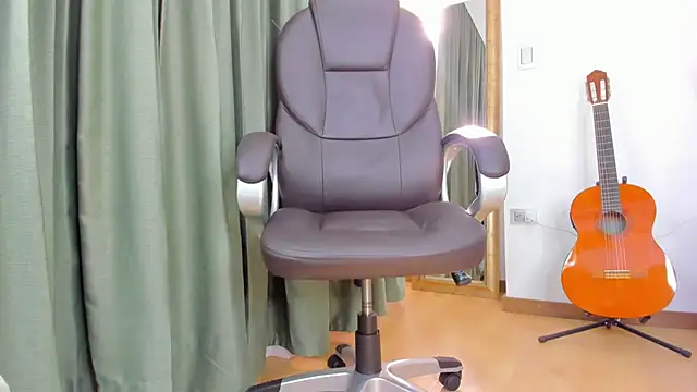 Snapshot of Tombarden chatting on 13, 3, 2025 Tombarden online show from 13, 3, 2025