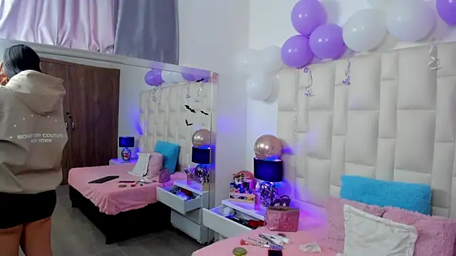 Snapshot of Ariana_rouse chatting on 6, 11, 2025 Ariana rouse online show from 6, 11, 2025