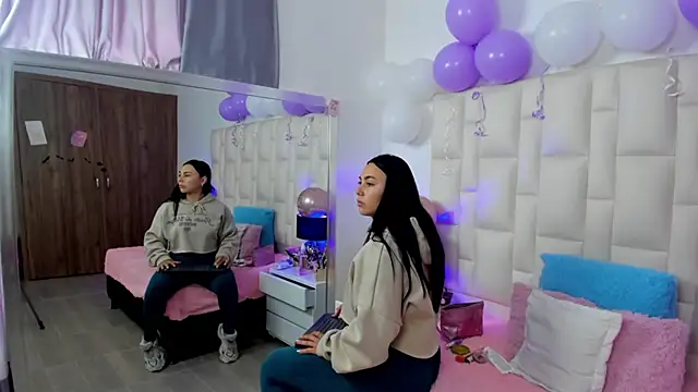 Snapshot of Ariana_rouse chatting on 7, 11, 2025 Ariana rouse online show from 7, 11, 2025