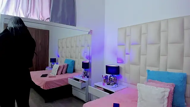 Snapshot of Ariana_rouse chatting on 12, 11, 2025 Ariana rouse online show from 12, 11, 2025