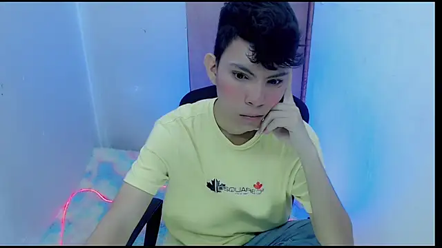 Snapshot of Alexxx_lov chatting on 2, 2, 2025 Alexxx lov online show from 2, 2, 2025