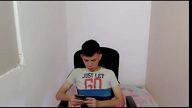 Snapshot of Alexxx_lov chatting on 25, 2, 2025 Alexxx lov online show from 25, 2, 2025