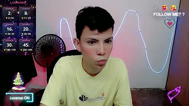 Snapshot of Alexxx_lov chatting on 17, 12, 2025 Alexxx lov online show from 17, 12, 2025