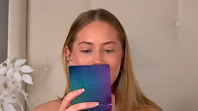 Snapshot of ur_wet_dreams chatting on 4, 3, 2026 ur wet dreams online show from 4, 3, 2026