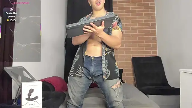 Snapshot of DavidX_X21_Strip chatting on 1, 4, 2026 DavidX X21 Strip online show from 1, 4, 2026