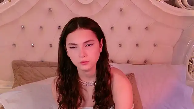 Snapshot of GIGI_DAV chatting on 4, 11, 2025 GIGI DAV online show from 4, 11, 2025