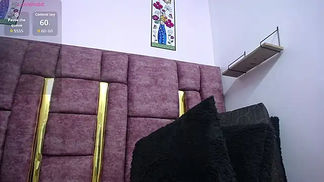 VICTORIAHANK  online show from 13, 1, 2026