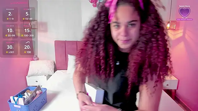 Snapshot of ninna_curly chatting on 7, 3, 2025 ninna curly online show from 7, 3, 2025