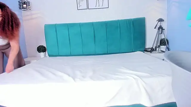 Snapshot of ninna_curly chatting on 24, 11, 2025 ninna curly online show from 24, 11, 2025