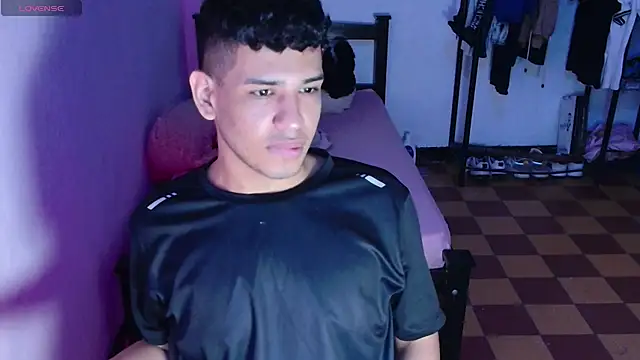 Snapshot of Santiago-Thompson chatting on 10, 4, 2026 Santiago-Thompson online show from 10, 4, 2026