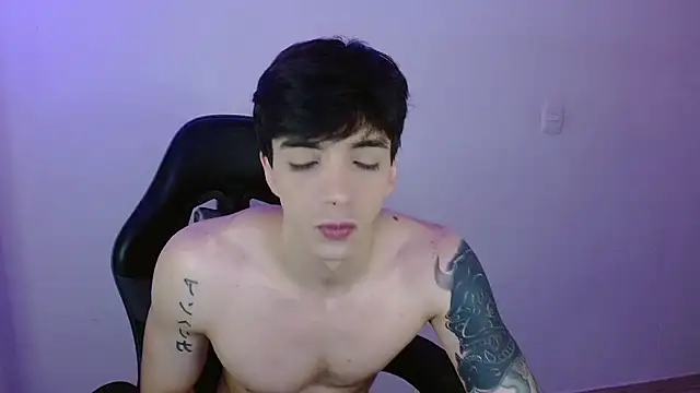 Snapshot of H3ll_B0I chatting on 9, 4, 2026 H3ll B0I online show from 9, 4, 2026