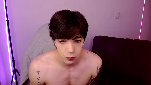 Snapshot of H3ll_B0I chatting on 4, 6, 2026 H3ll B0I online show from 4, 6, 2026