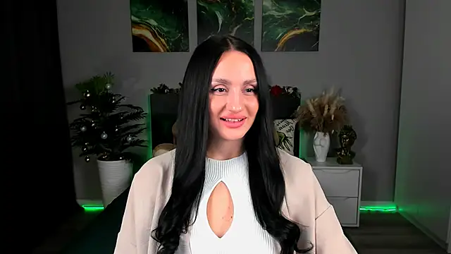 Snapshot of EmiliaBeynard chatting on 1, 2, 2025 EmiliaBeynard online show from 1, 2, 2025