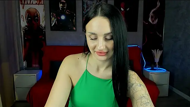 Snapshot of EmiliaBeynard chatting on 9, 2, 2025 EmiliaBeynard online show from 9, 2, 2025