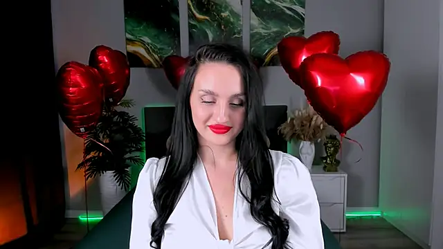 Snapshot of EmiliaBeynard chatting on 14, 2, 2025 EmiliaBeynard online show from 14, 2, 2025
