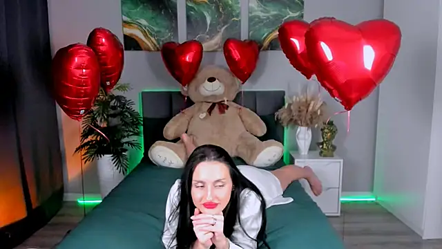 Snapshot of EmiliaBeynard chatting on 14, 2, 2025 EmiliaBeynard online show from 14, 2, 2025
