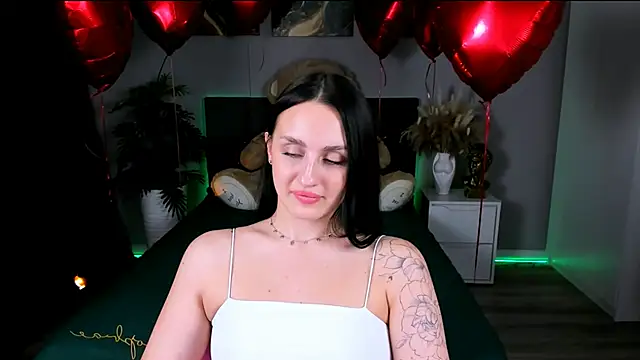Snapshot of EmiliaBeynard chatting on 23, 2, 2025 EmiliaBeynard online show from 23, 2, 2025