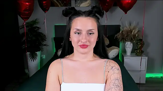 Snapshot of EmiliaBeynard chatting on 4, 3, 2025 EmiliaBeynard online show from 4, 3, 2025