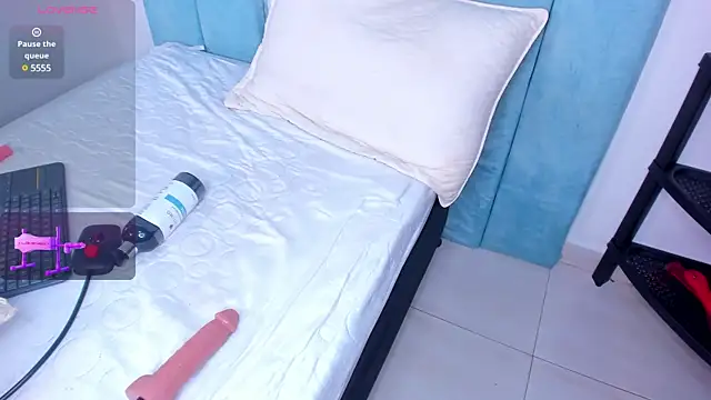 Snapshot of AlexxaSmall chatting on 5, 3, 2025 AlexxaSmall online show from 5, 3, 2025