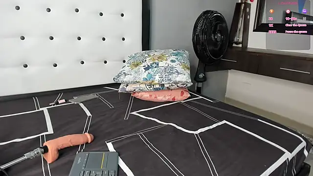 Snapshot of AlexxaSmall chatting on 4, 10, 2025 AlexxaSmall online show from 4, 10, 2025