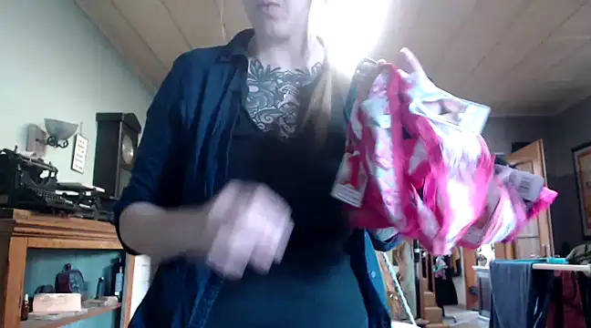 Snapshot of Astrid-Gilbert chatting on 19, 2, 2025 Astrid-Gilbert online show from 19, 2, 2025