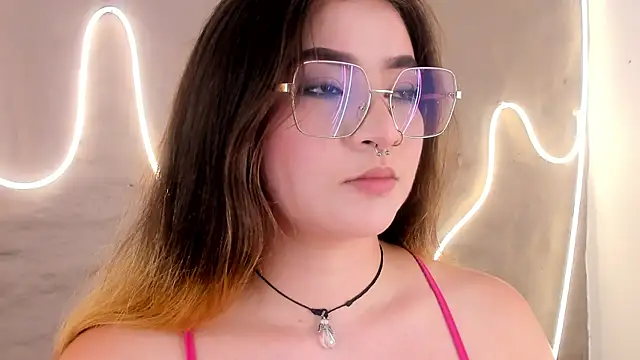 Snapshot of Shanntal_ chatting on 4, 3, 2026 Shanntal online show from 4, 3, 2026