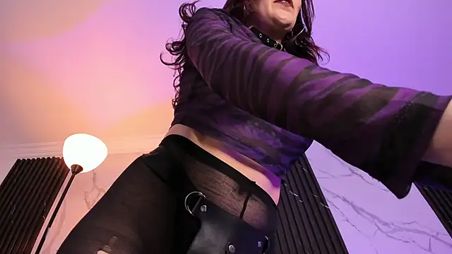 SadieManson  online show from 11, 2, 2025