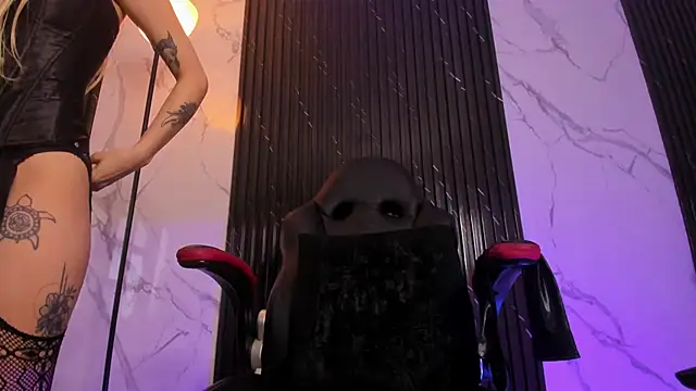 SadieManson  online show from 7, 3, 2025