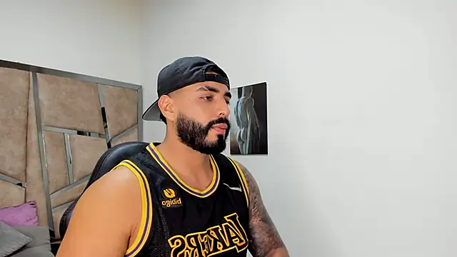 Snapshot of LeandroRusso chatting on 28, 2, 2025 LeandroRusso online show from 28, 2, 2025