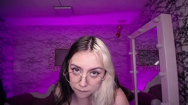 Snapshot of Hela_v chatting on 3, 3, 2025 Hela v online show from 3, 3, 2025