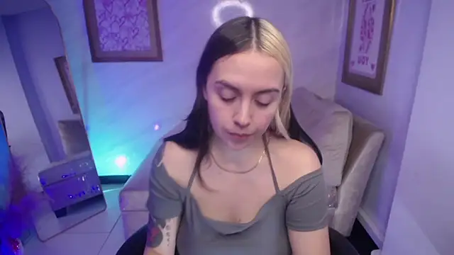 Snapshot of Hela_v chatting on 11, 9, 2025 Hela v online show from 11, 9, 2025