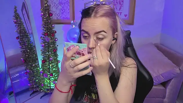 Hela v online show from 22, 12, 2025