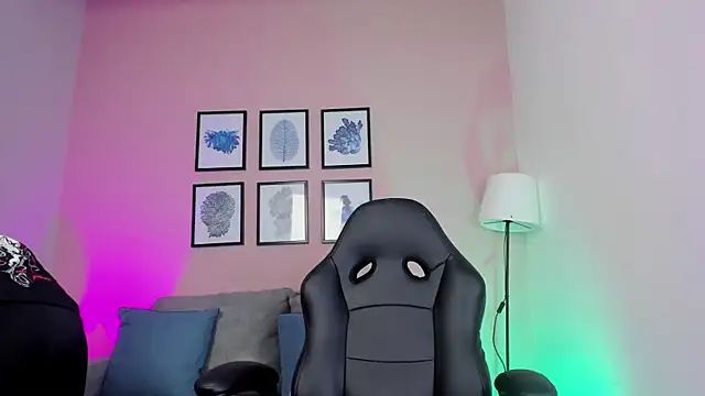 Snapshot of nina__dixon chatting on 16, 12, 2025 nina dixon online show from 16, 12, 2025