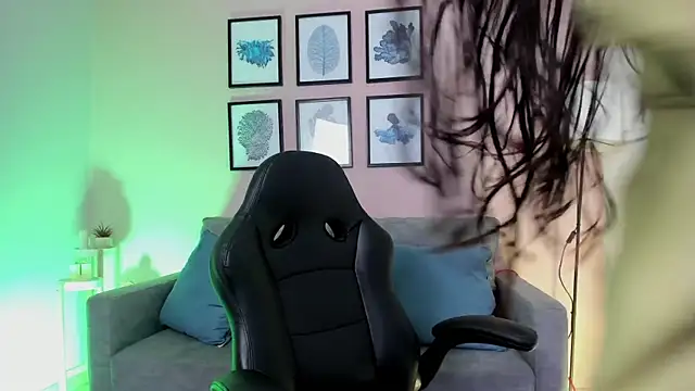 Snapshot of nina__dixon chatting on 17, 12, 2025 nina dixon online show from 17, 12, 2025