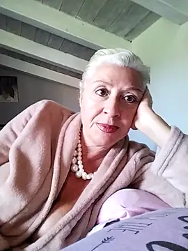 divinaerotica online show from 6, 4, 2026