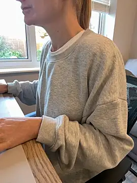 Phoebe Lily online show from 22, 10, 2025