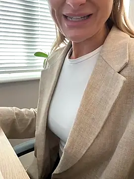 Phoebe Lily online show from 28, 10, 2025