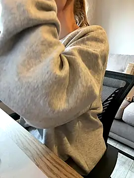 Phoebe Lily online show from 16, 12, 2025